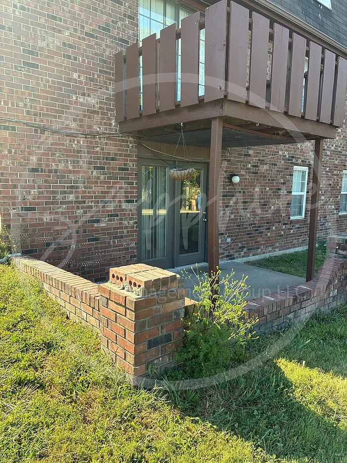 2 bed, 1.0 bath, $1,100 — Photo 2