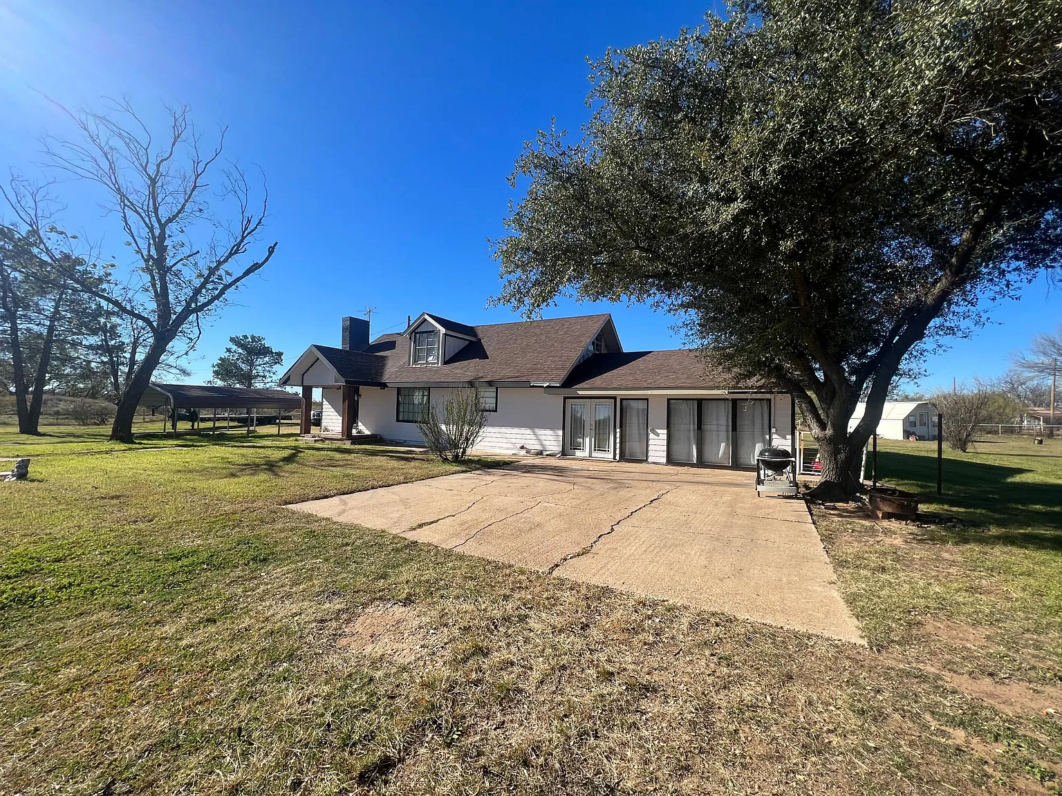 3 bed, 1.5 bath, 2642 sqft, $1,500 — Photo 4