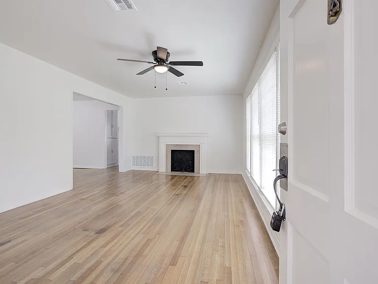 821 NW 48th St — Photo 3