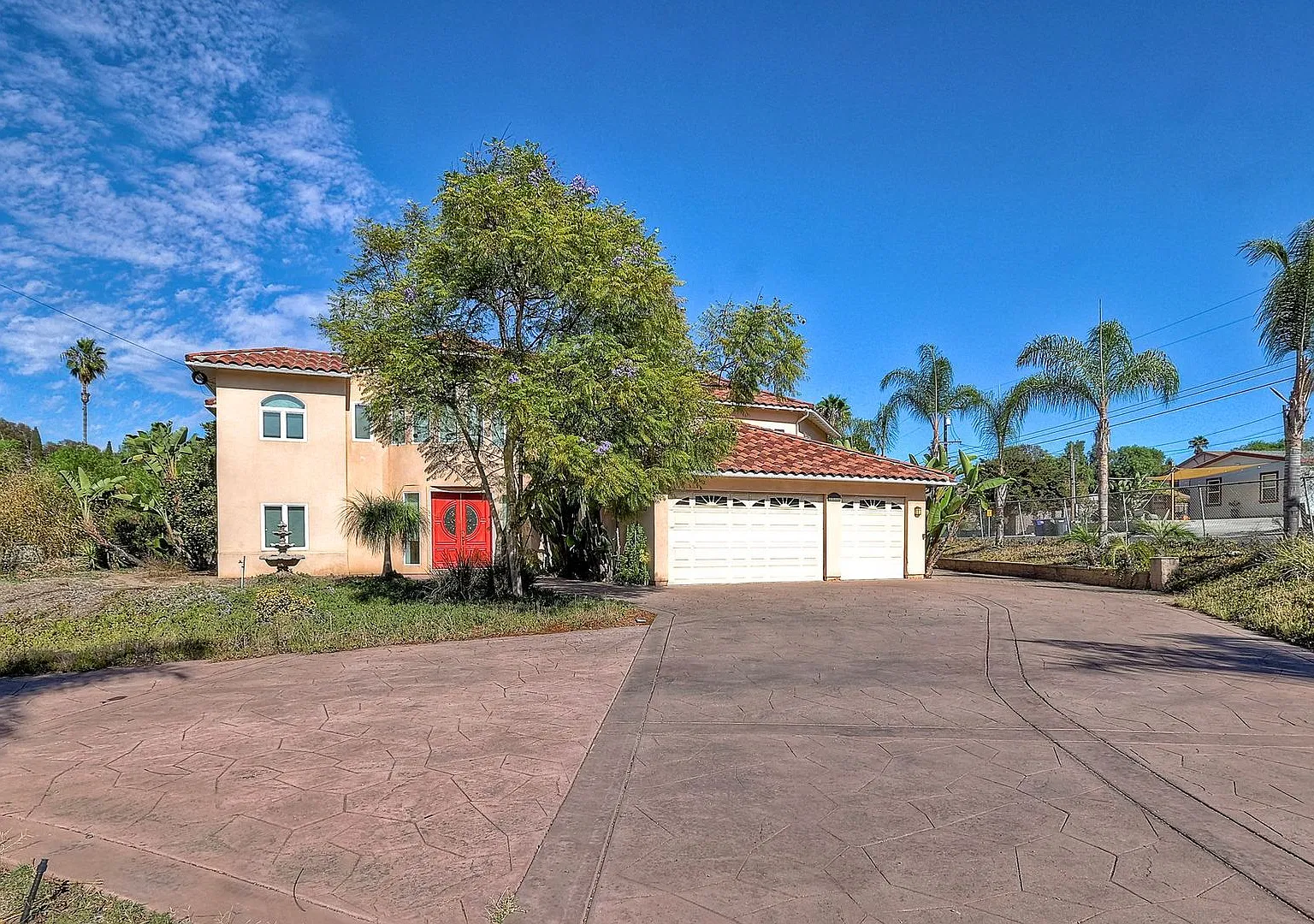 Spacious 7-Bedroom Bonita Home with 5 Bathrooms and 3-Car Garage — Photo 3