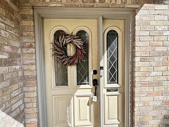 3rd image of 3934 Cypress Lake Dr