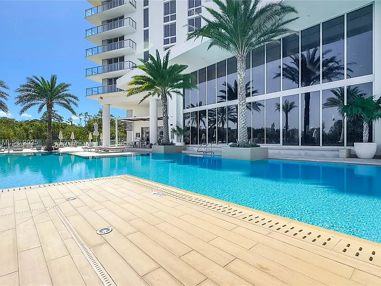 16385 Biscayne Blvd #404 — Photo 31