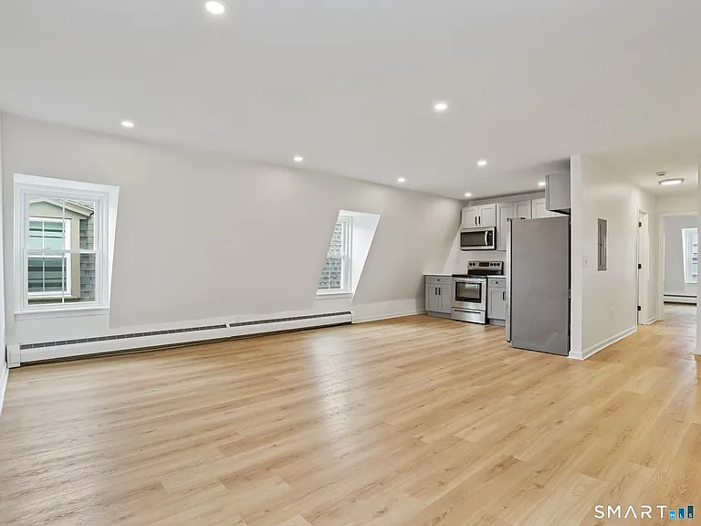 678 Atlantic St #3 — Photo 4