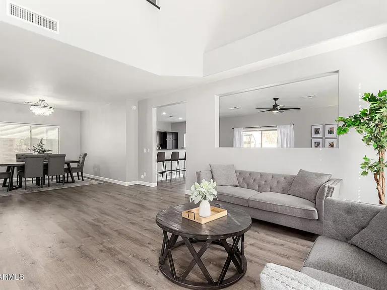 706 W Green Tree Dr — Photo 5