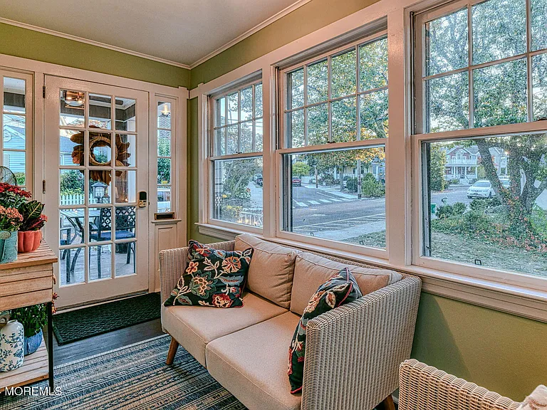 77 Asbury Ave — Photo 4