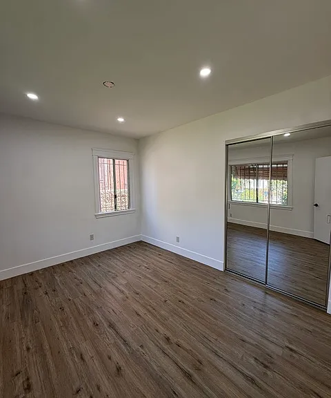 410 Fischer St — Photo 12
