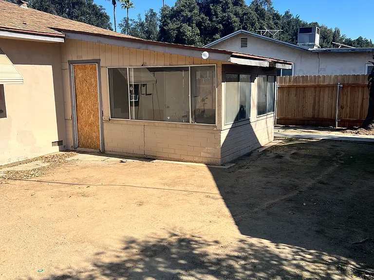 Laura Ln — Photo 17