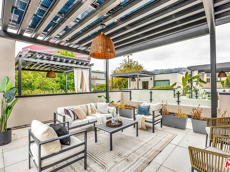 652 Huntley Dr #102 — Photo 37