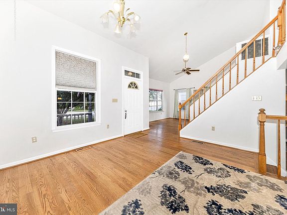 5th image of 105 Ridge Ave