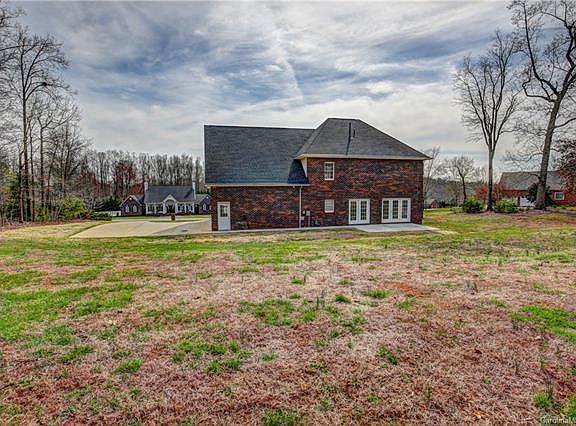 4th image of 2230 Willow Creek Dr