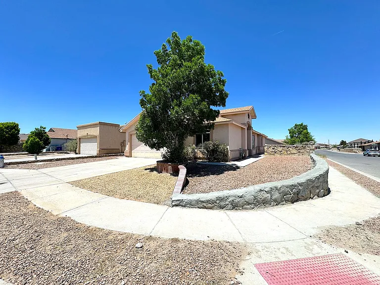 12981 Alfredo Apodaca — Photo 1