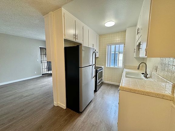 3rd image of 4336 Oregon St