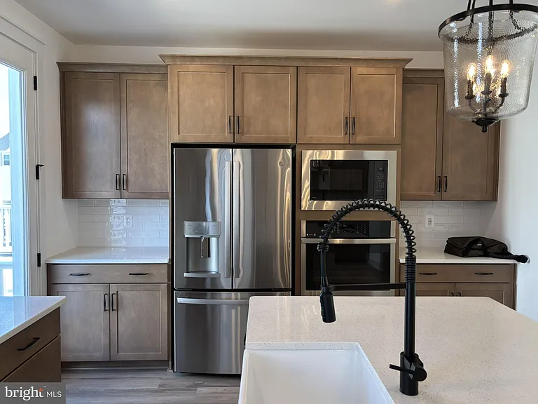 9211 Forkleaf Oak Dr — Photo 2