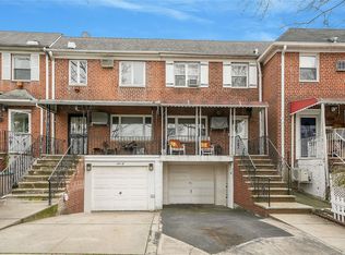 14416 Gravett Rd, Flushing, NY 11367