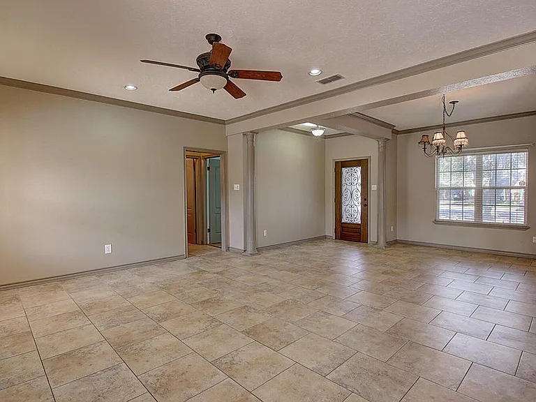 7642 Dallas St — Photo 10