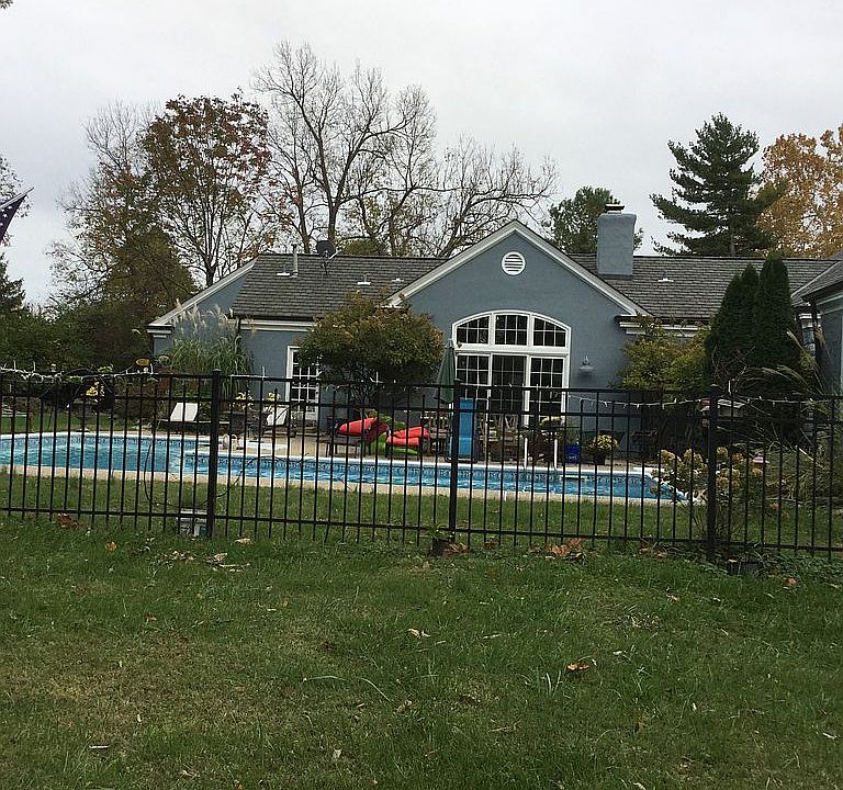2nd image of 10 Tanglewood Dr