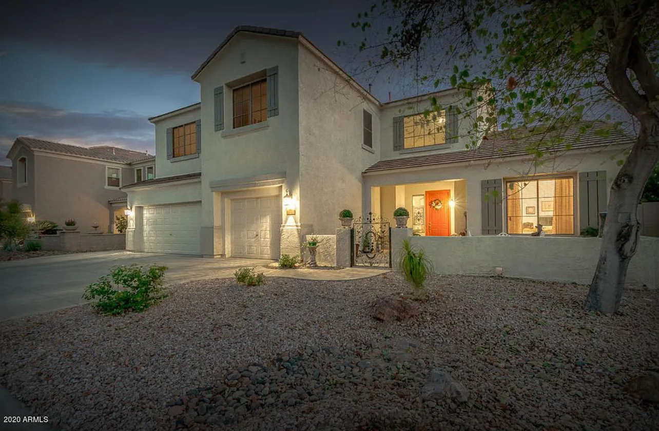 6 bed, 3.5 bath, 4106 sqft, $4,199 — Photo 3