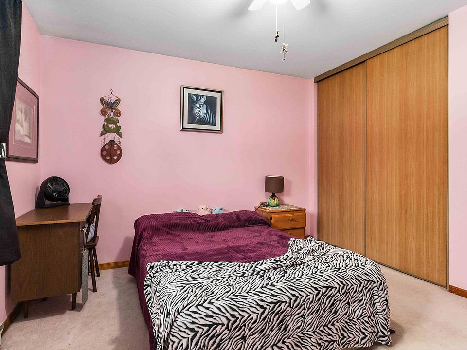 1st image of 37 Westmount Hts