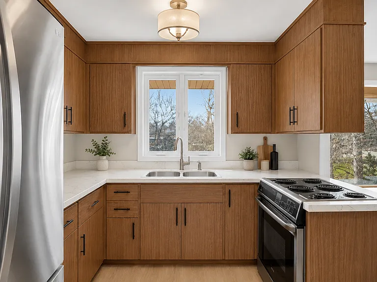 2512 Timber Dr — Photo 2