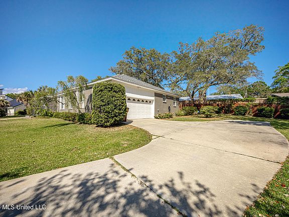 4th image of 424 Alicia Dr
