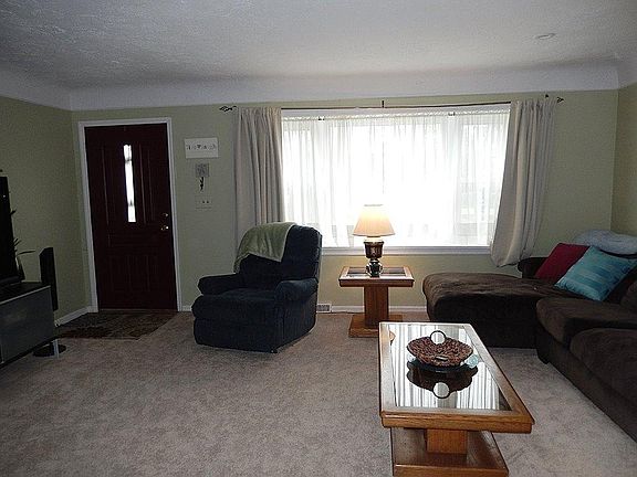 4th image of 838 Veralois Ln