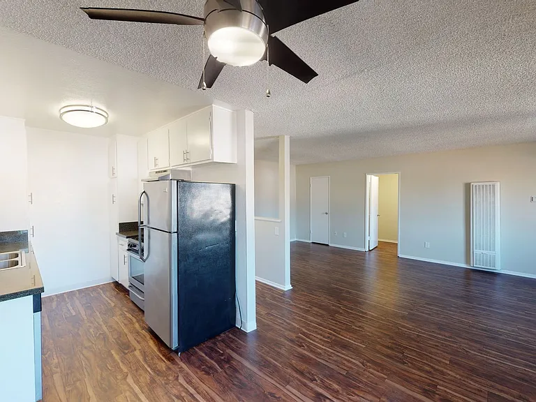 Royal Terrace Apartments — Photo 11