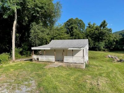 906 College St, Narrows, VA, 24124