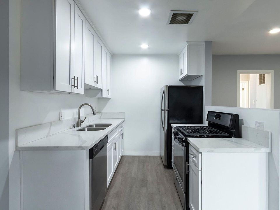 1st image of 926 4th Ave #17