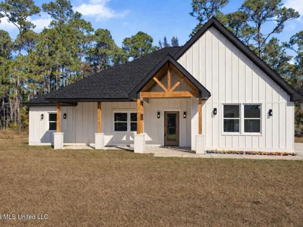 1706 Stockton Cir, Gautier, MS 39553
