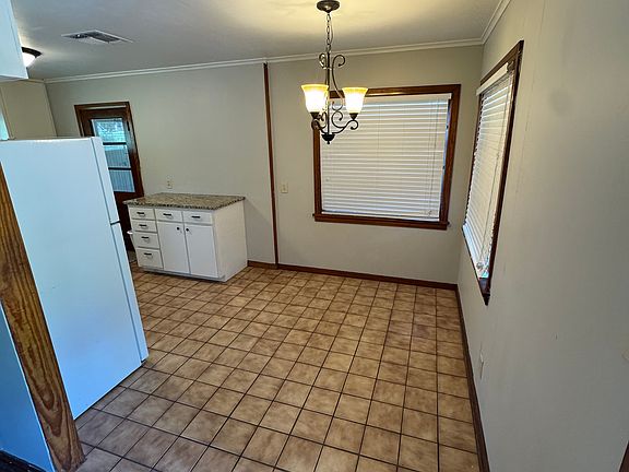 4th image of 307 University St