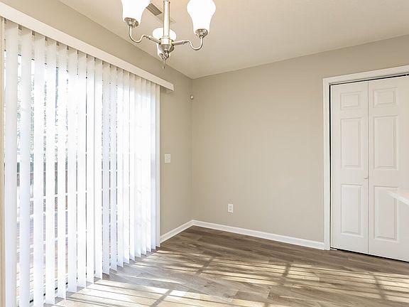 4th image of 611 Glen Valley Trl