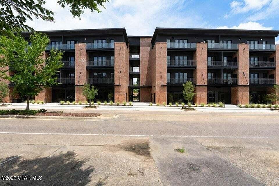 1st image of 403 Russell St