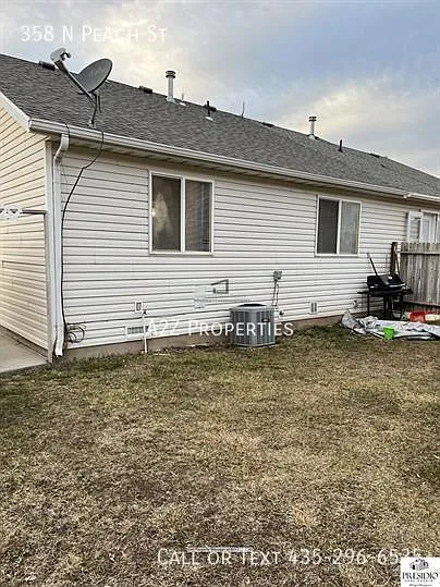 358 N Peach St — Photo 15