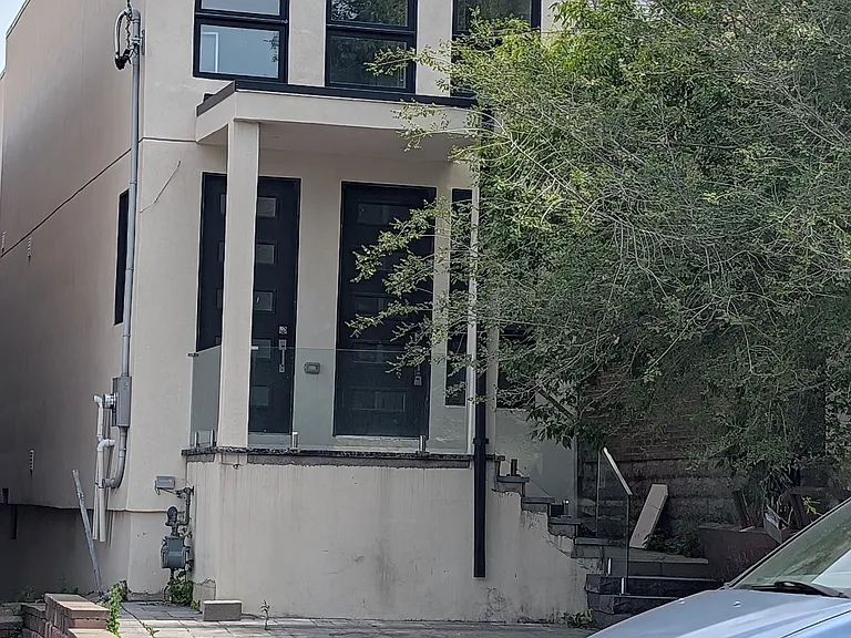 2099 Dufferin St #2 — Photo 3