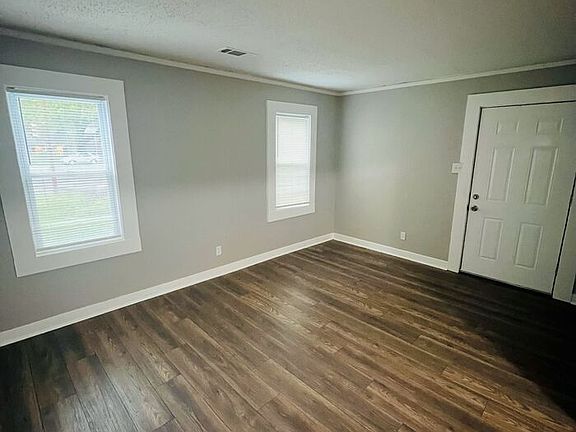 3rd image of 2145 Pendleton St