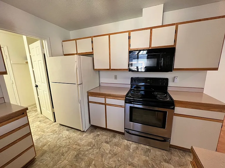 1355 NW Davenport Ave — Photo 5
