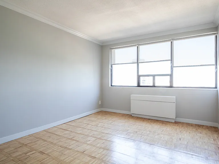 88 Bloor St E — Photo 18