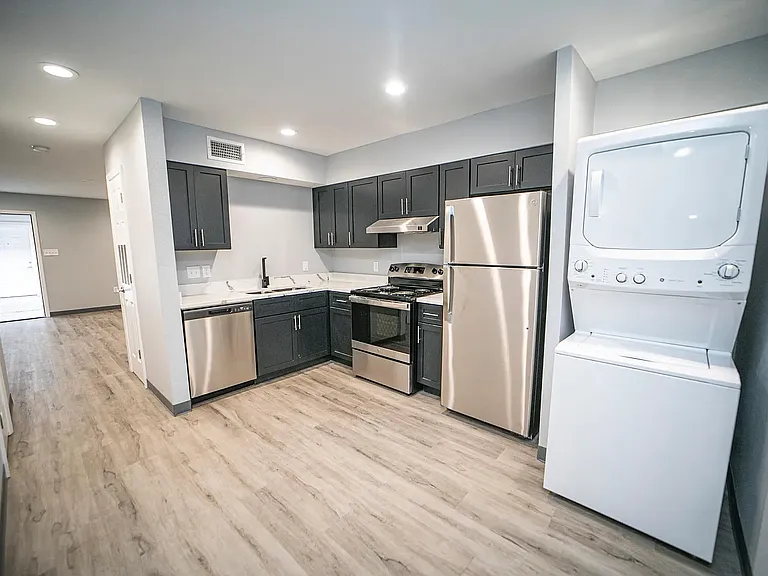 River Oaks Apartments — Photo 9