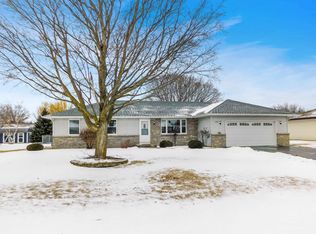 755 Loomis Dr, Rockton, IL 61072
