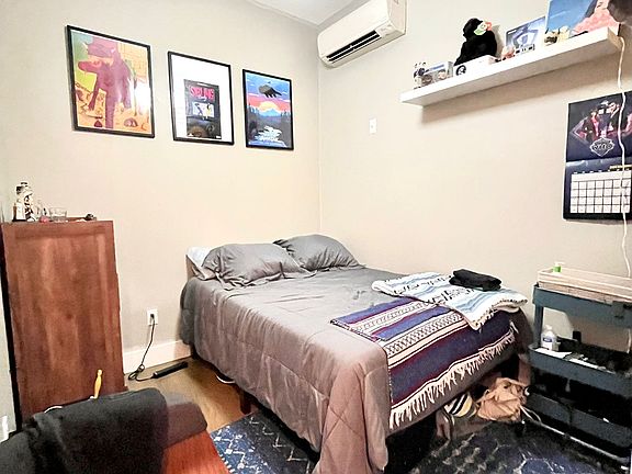 5th image of 657 Seneca Ave #2