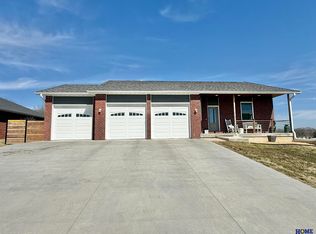 206 Meadow Dr, Pickrell, NE 68422