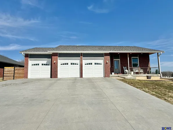206 Meadow Dr, Pickrell, NE 68422