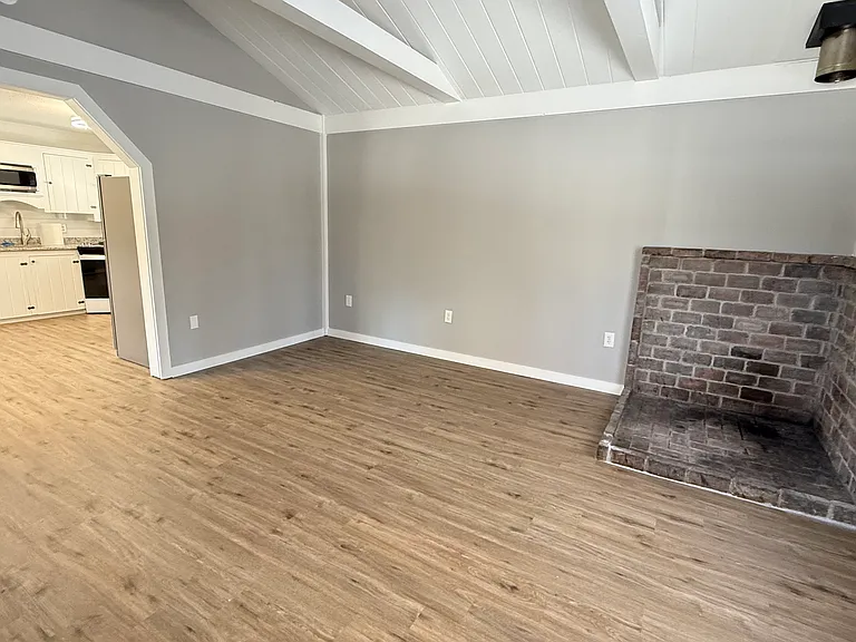 190 Shaker Rd — Photo 8