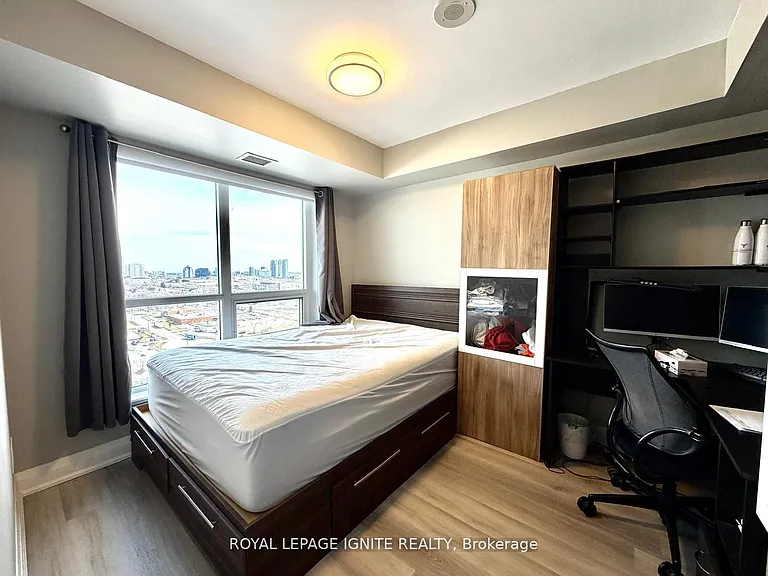 151 Village Green Sq #2001 — Photo 21