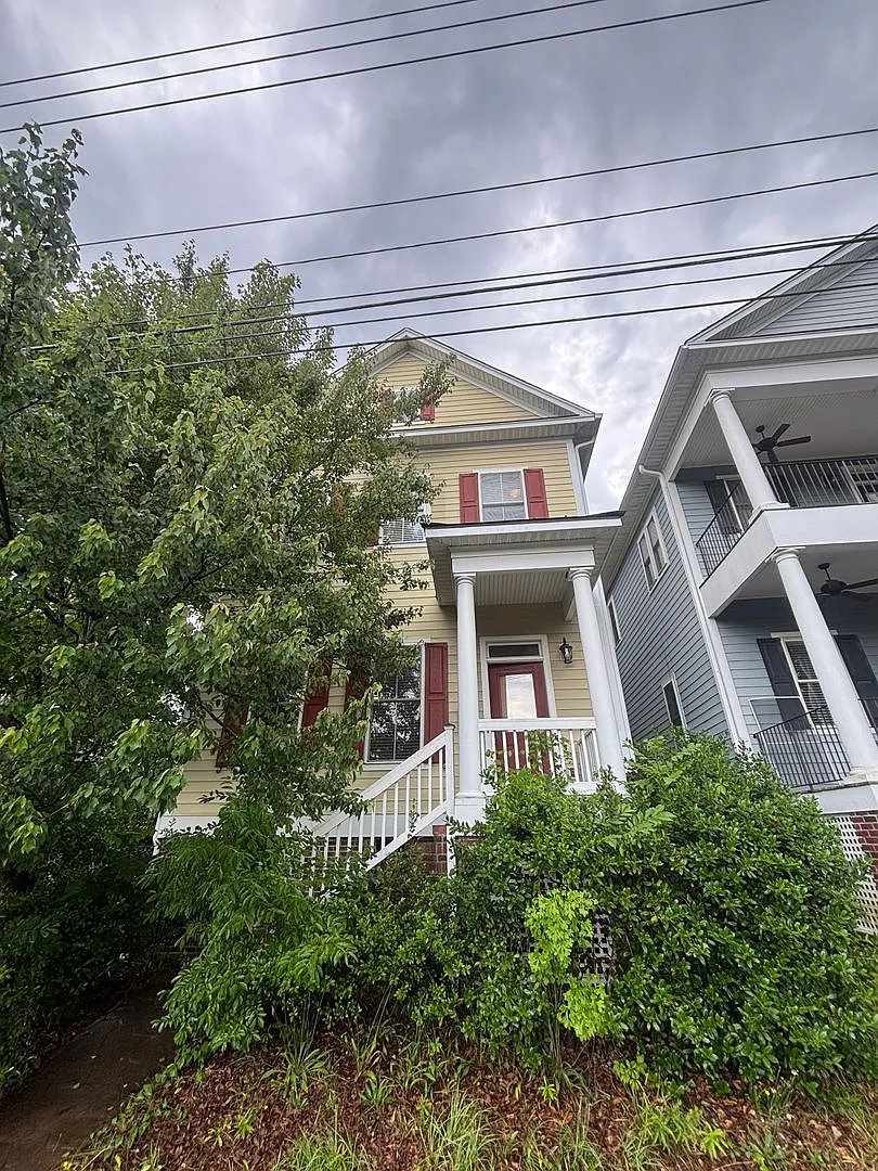 Spacious 4 Bed, 2.5 Bath Home Near Devine Street | Available August 1 2027 — Photo 1