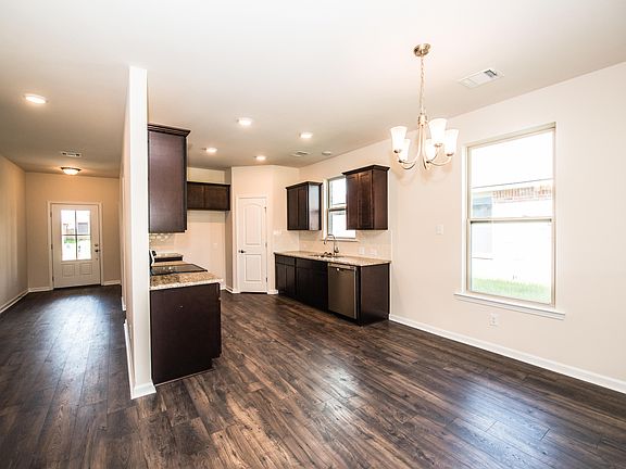 5th image of 126 Marshfield Dr