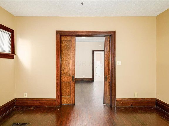 5th image of 806-808 E Whittier St