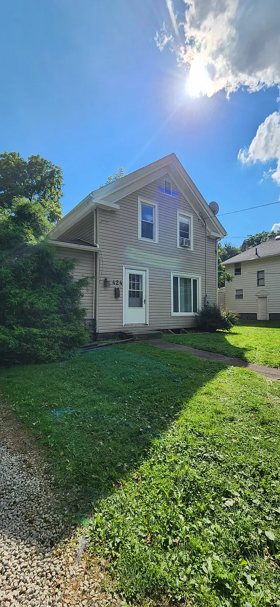 Building Photo - 424 Carthage Ave #1