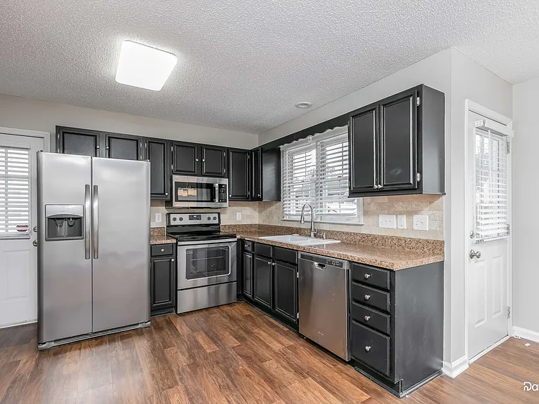 15 Nealtown Way — Photo 3