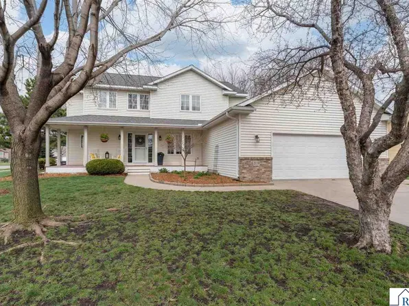 2119 Burnett Ln, North Mankato, MN 56003